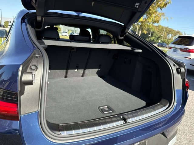 Used 2025 BMW X4 xDrive30i image 11