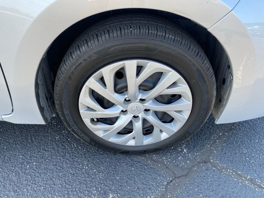 Used 2017 Toyota Corolla LE image 2