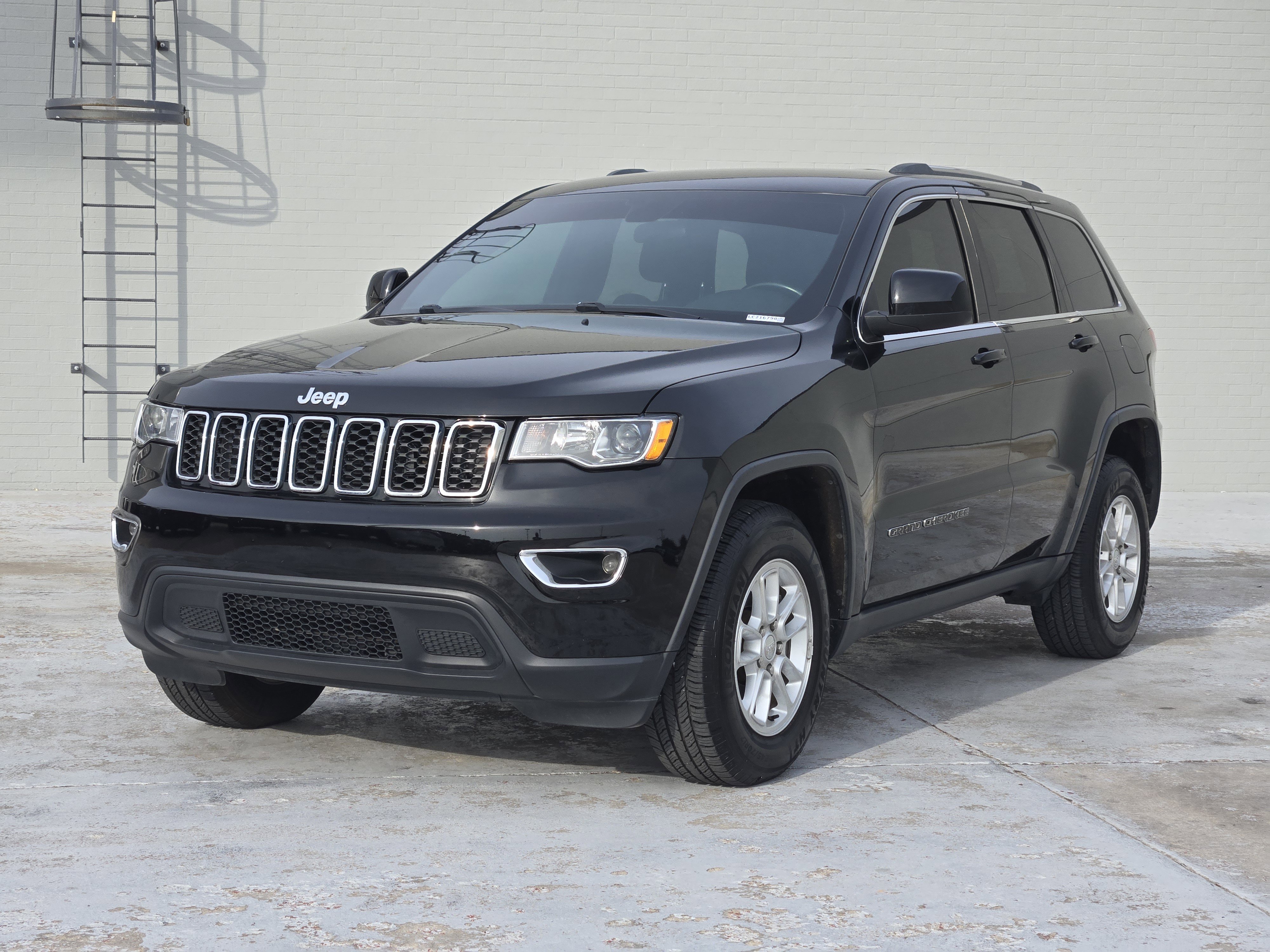 Used 2020 Jeep Grand Cherokee Laredo image 4