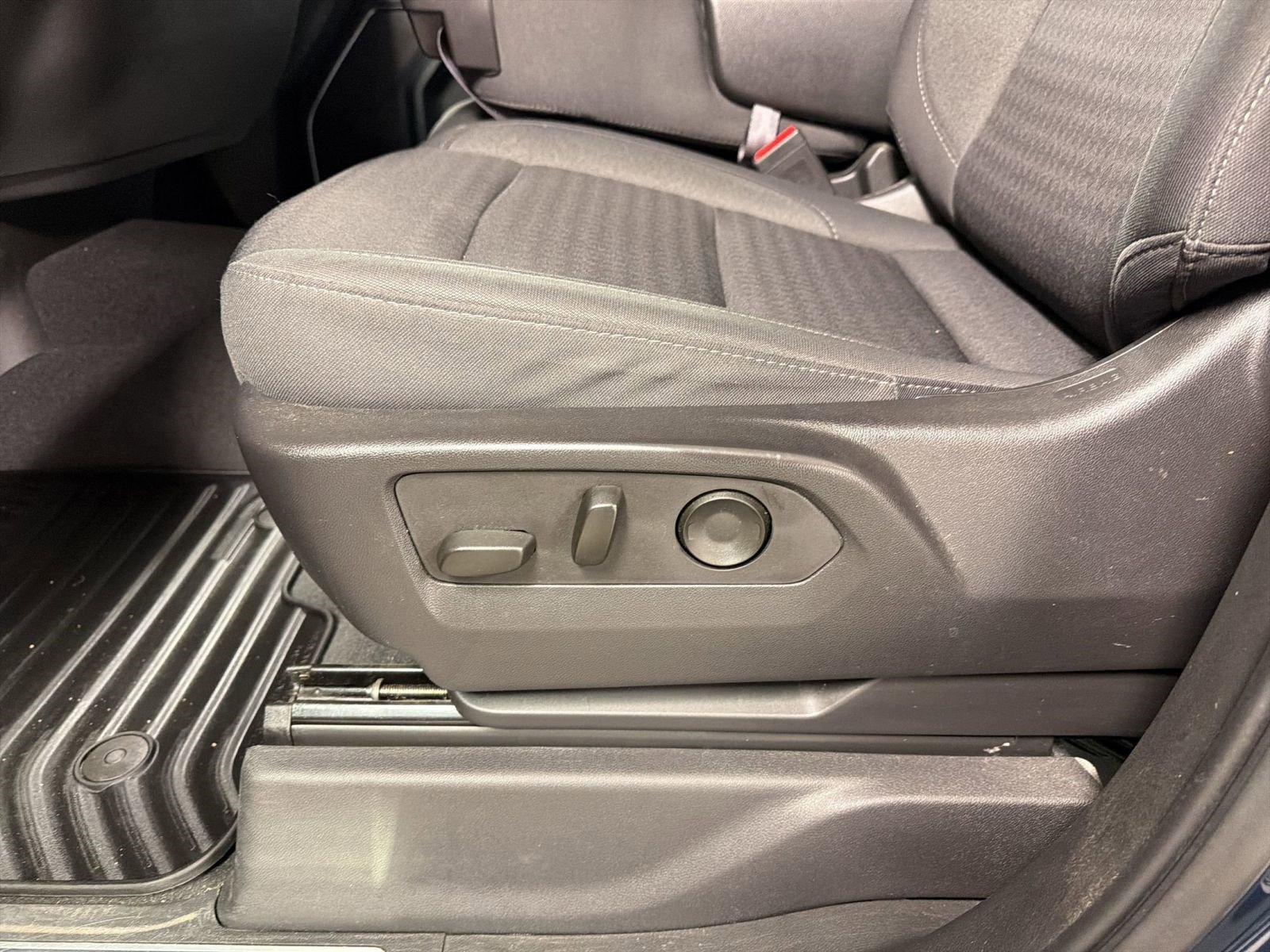 Used 2023 Chevrolet Silverado 1500 LT image 13