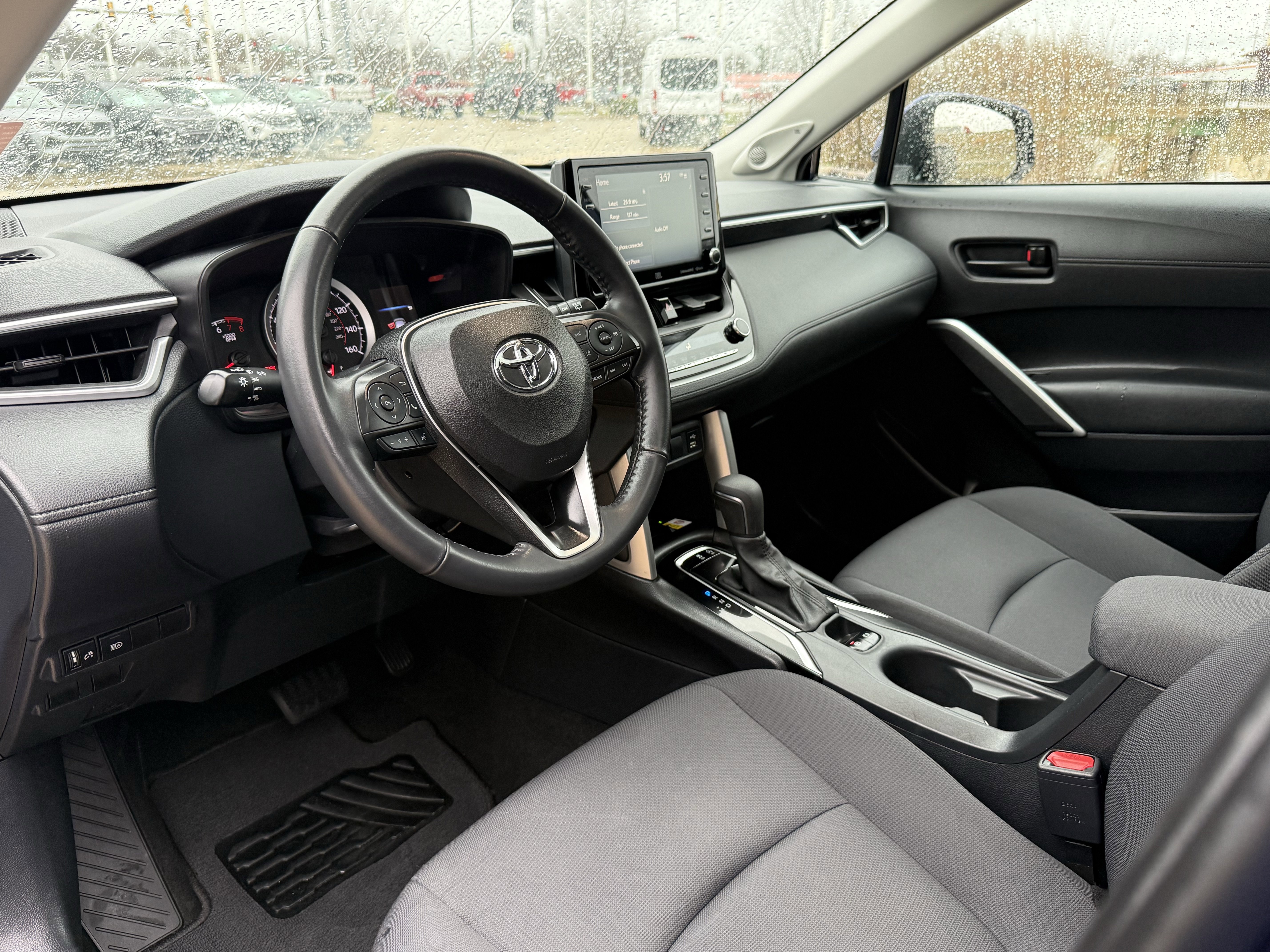 Used 2022 Toyota Corolla Cross LE w/ Moonroof Package image 11