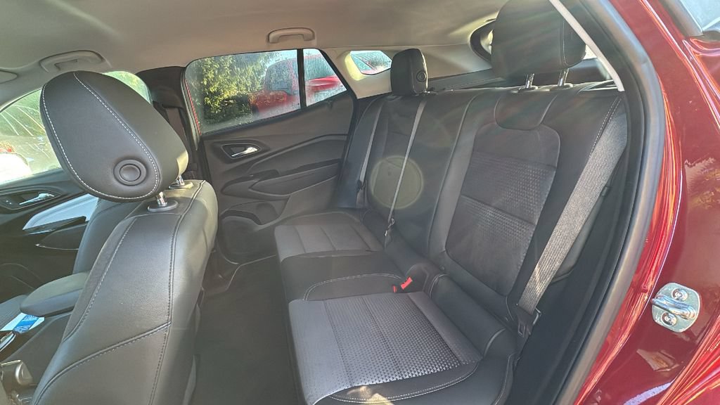 Used 2025 Chevrolet Trax LT FWD image 23