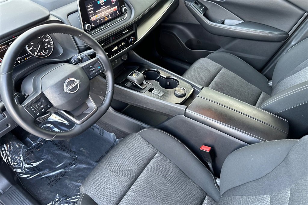 Used 2025 Nissan Rogue SV image 11