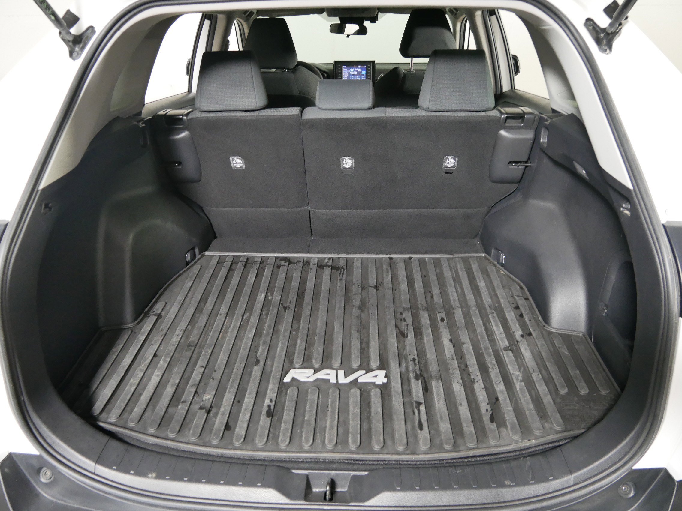 Used 2020 Toyota RAV4 LE image 18