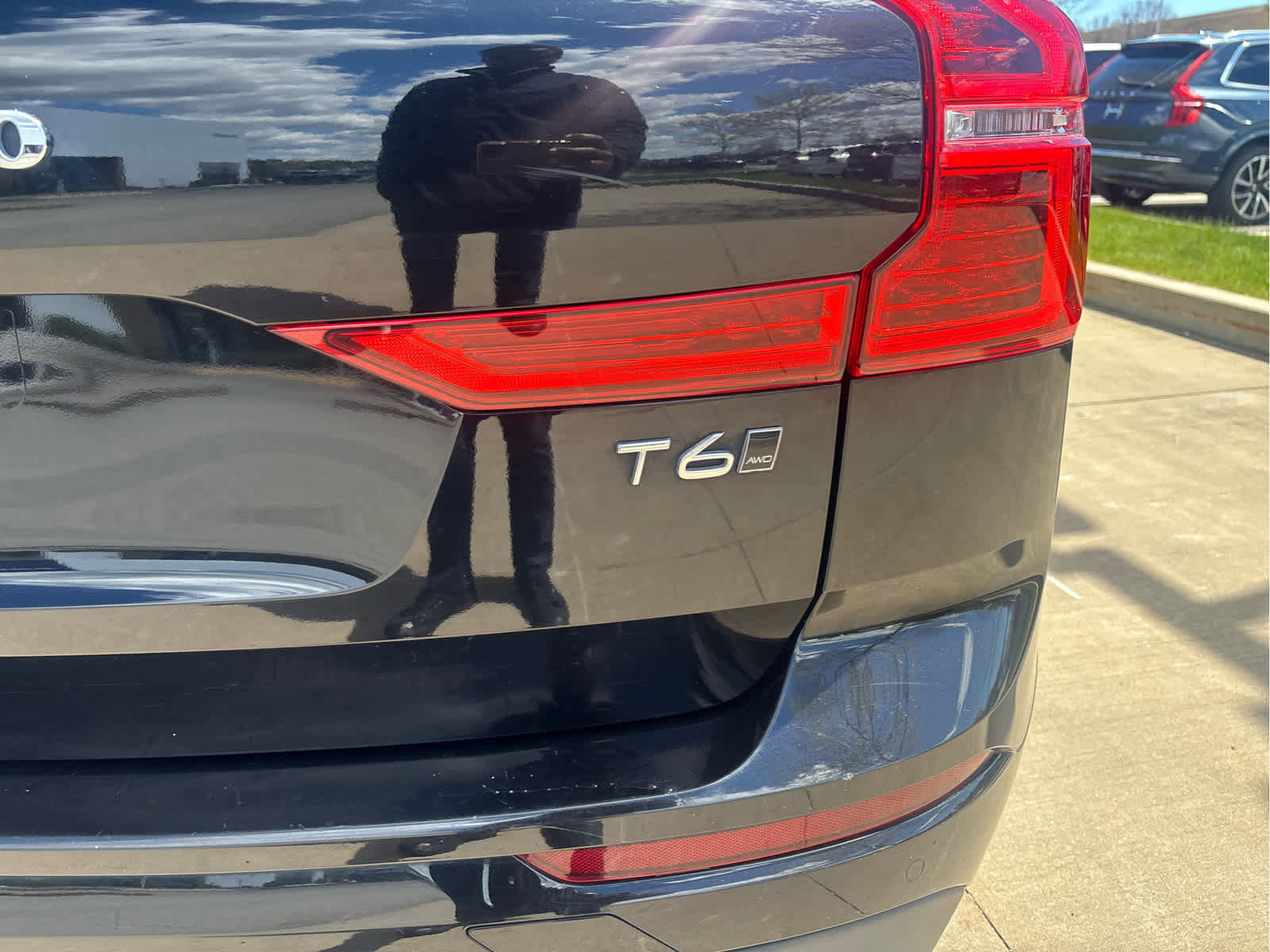 Used 2019 Volvo XC60 T6 Momentum w/ Multimedia Package AWD/4WD image 9