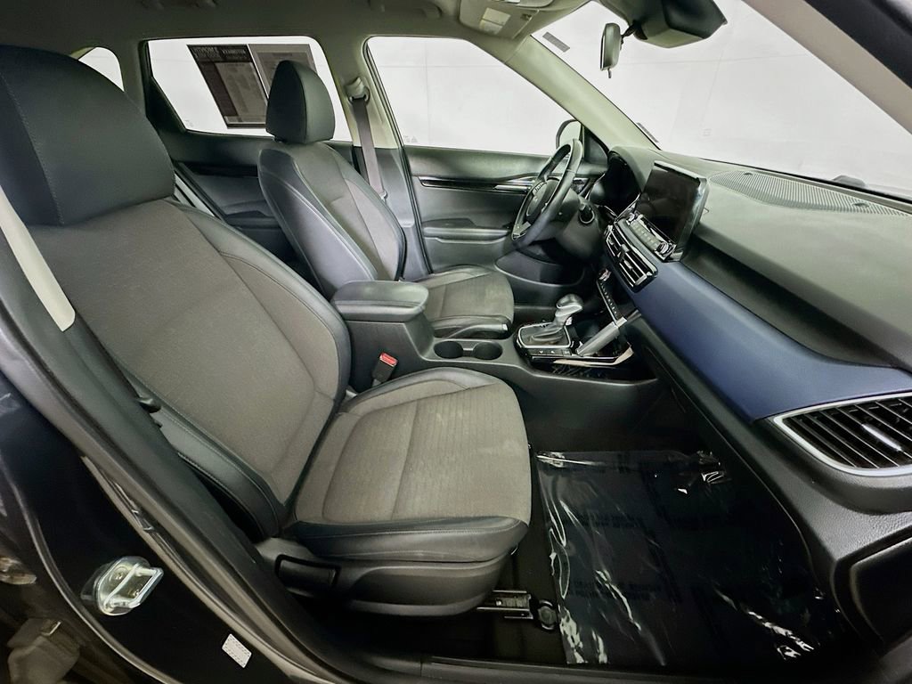Used 2022 Kia Seltos S image 12