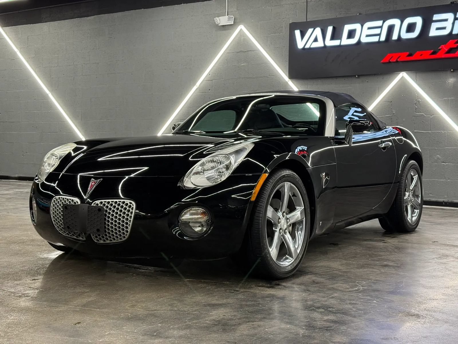 Used 2006 Pontiac Solstice Convertible w/ Premium Package RWD image 12