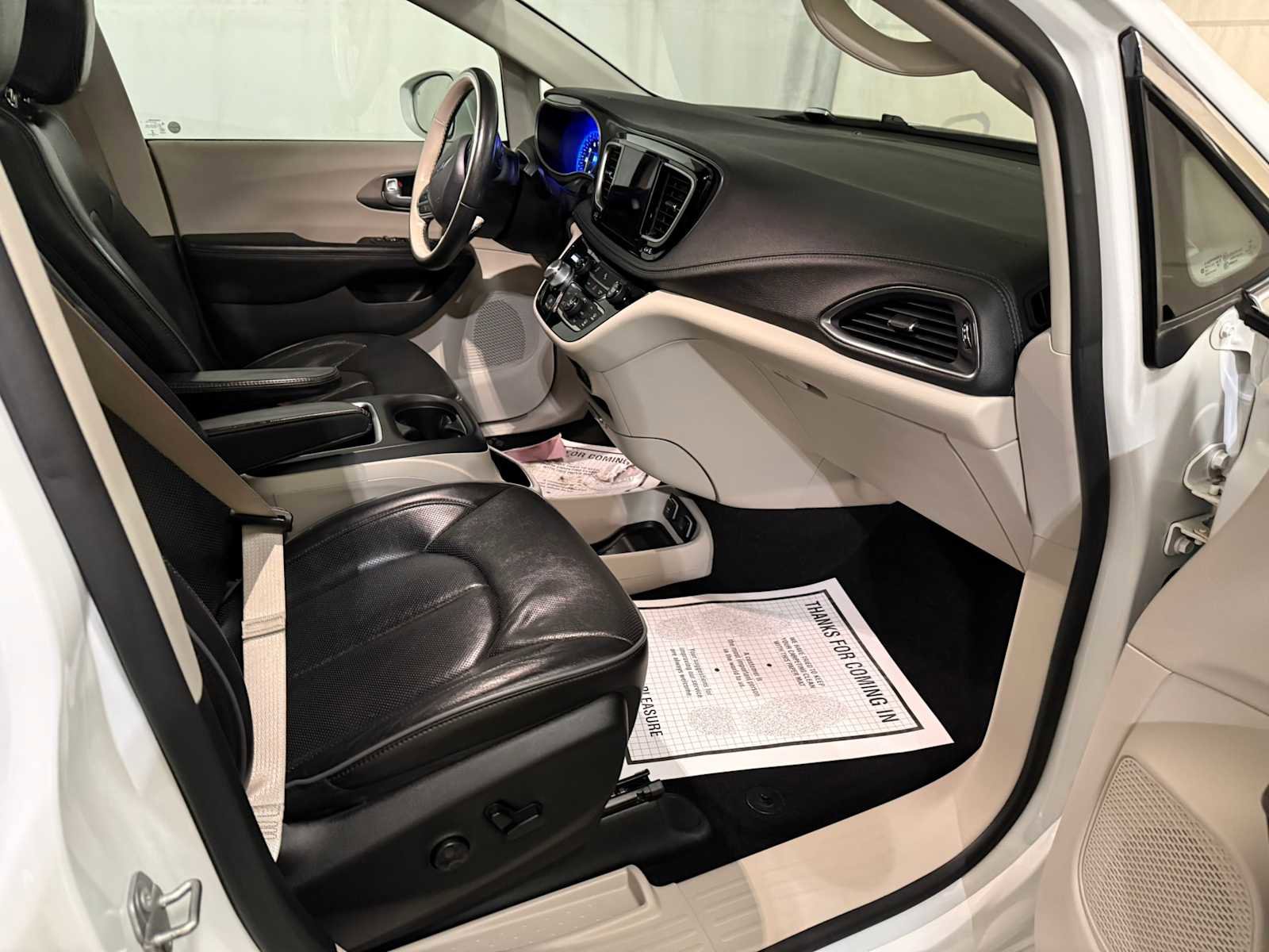 Used 2019 Chrysler Pacifica Limited image 26