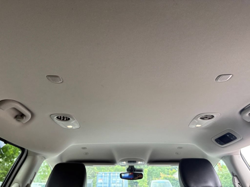 Used 2024 Chrysler Pacifica Touring-L FWD image 25