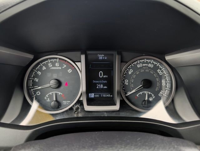 Used 2016 Toyota Tacoma Limited w/ Towing Package image 22