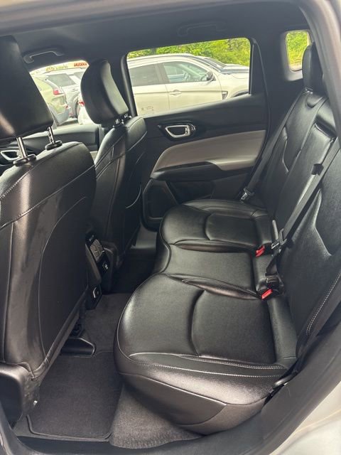 Used 2025 Jeep Compass Limited AWD/4WD image 9