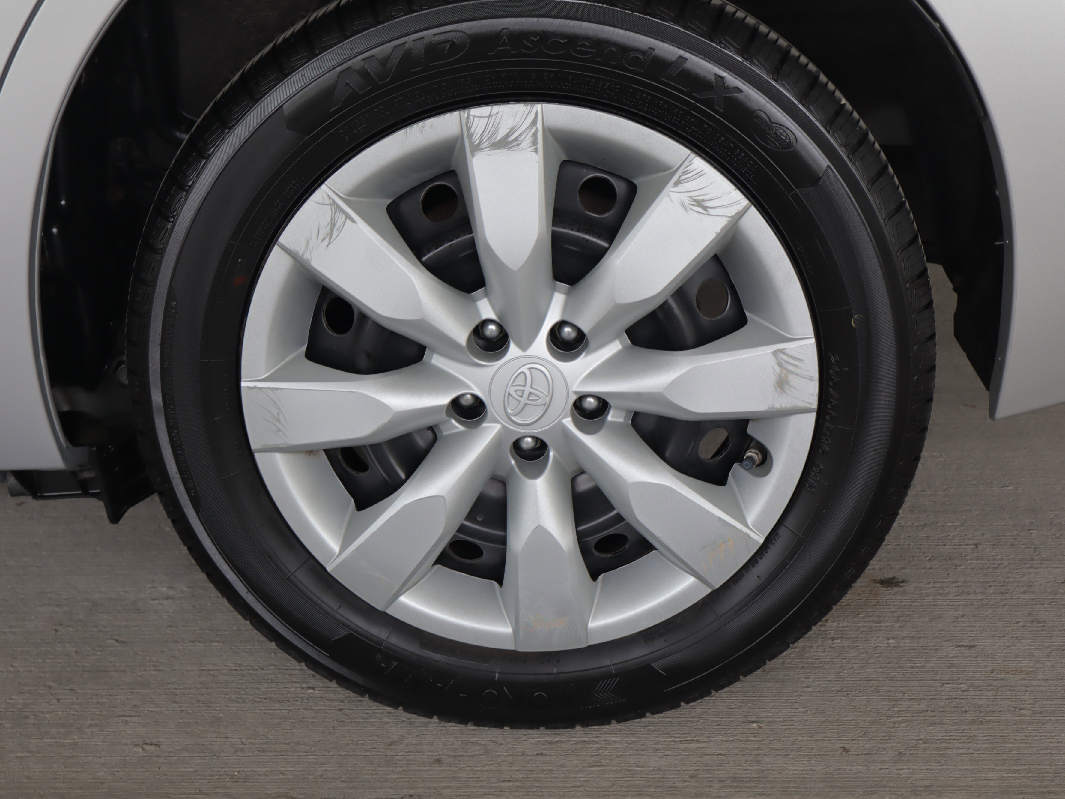 Used 2016 Toyota Corolla LE FWD image 25