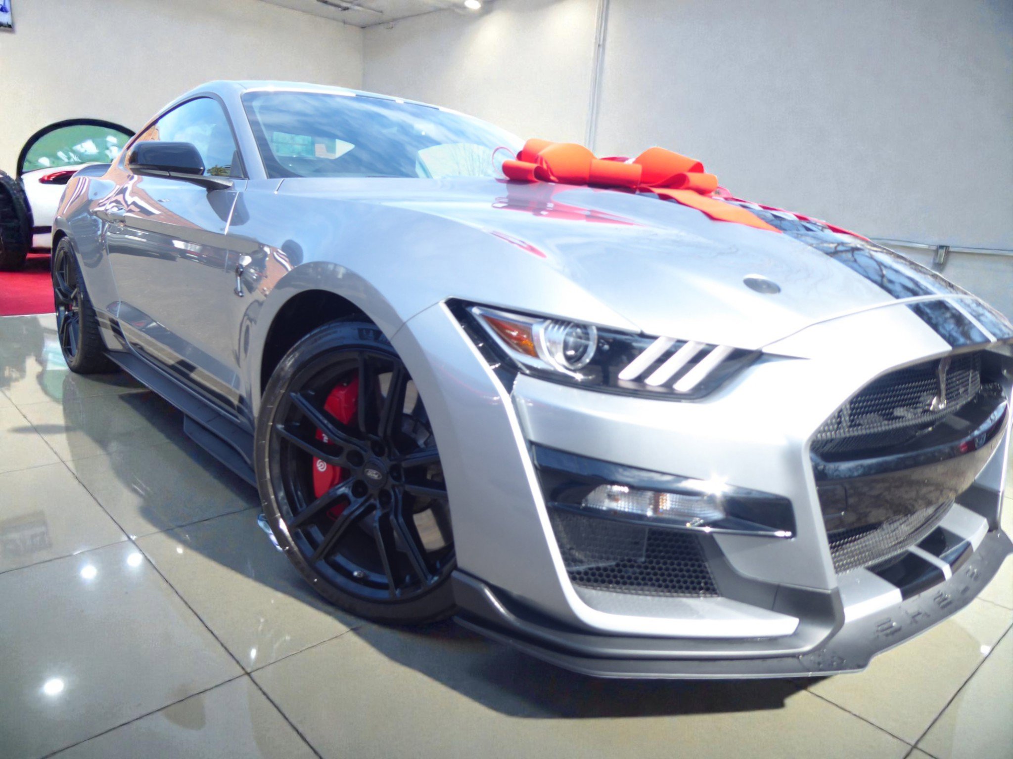 Used 2021 Ford Mustang Shelby GT500 w/ Technology Package RWD image 1