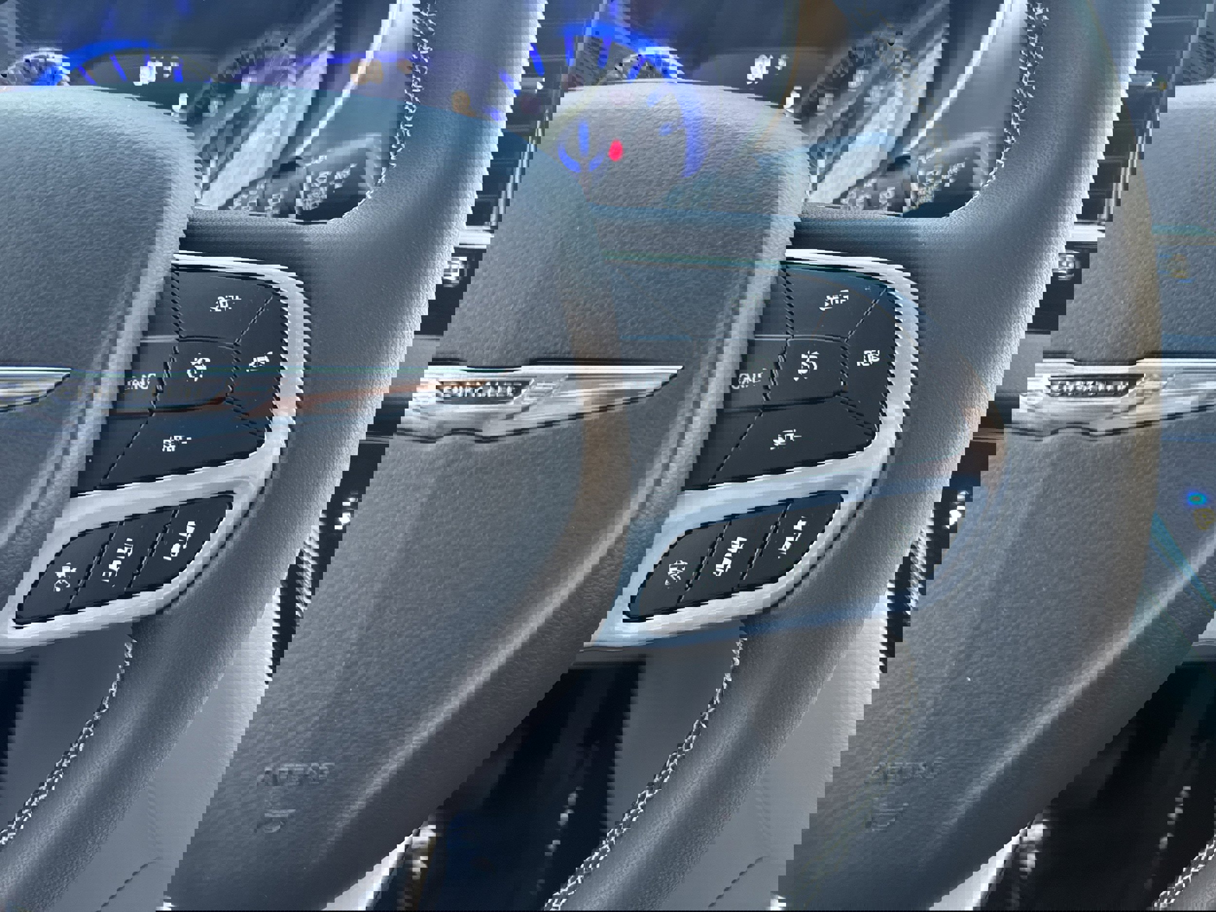 Used 2023 Chrysler Pacifica Touring-L image 22