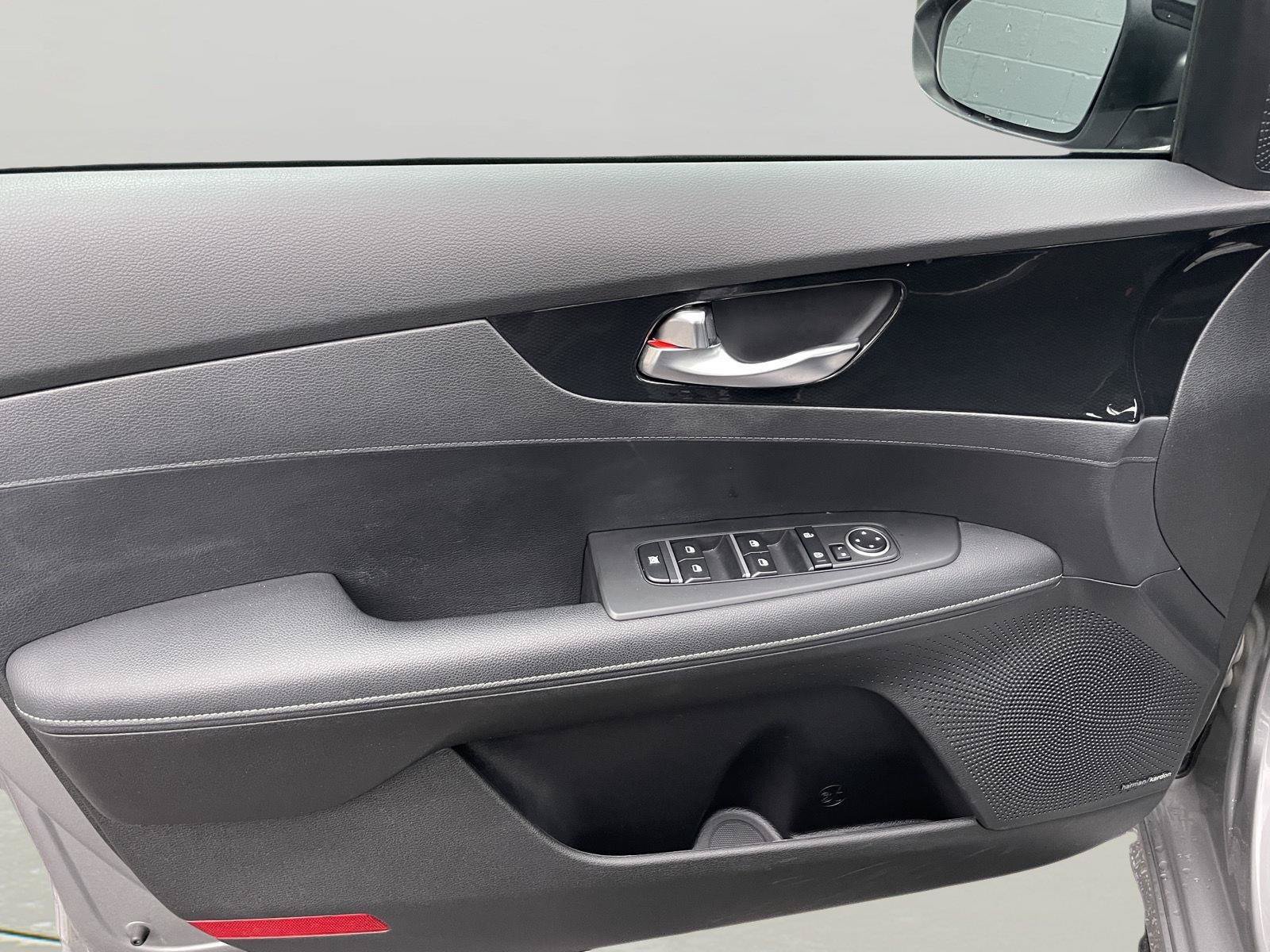 Used 2023 Kia Forte GT-Line w/ GT-Line Premium Package FWD image 24