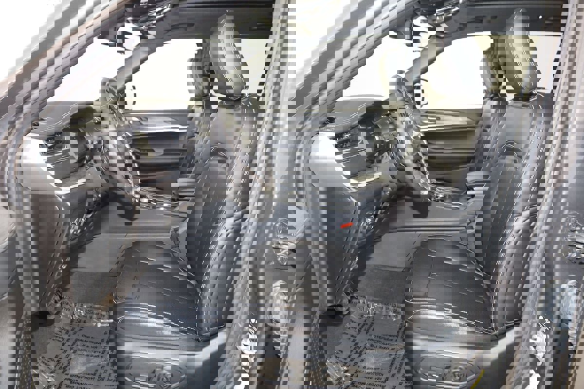 Used 2024 Jeep Grand Cherokee Limited w/ Luxury Tech Group II image 12