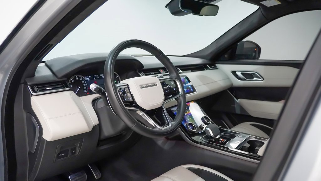 Used 2022 Land Rover Range Rover Velar R-Dynamic S image 4