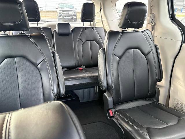 Used 2024 Chrysler Pacifica Touring-L image 31