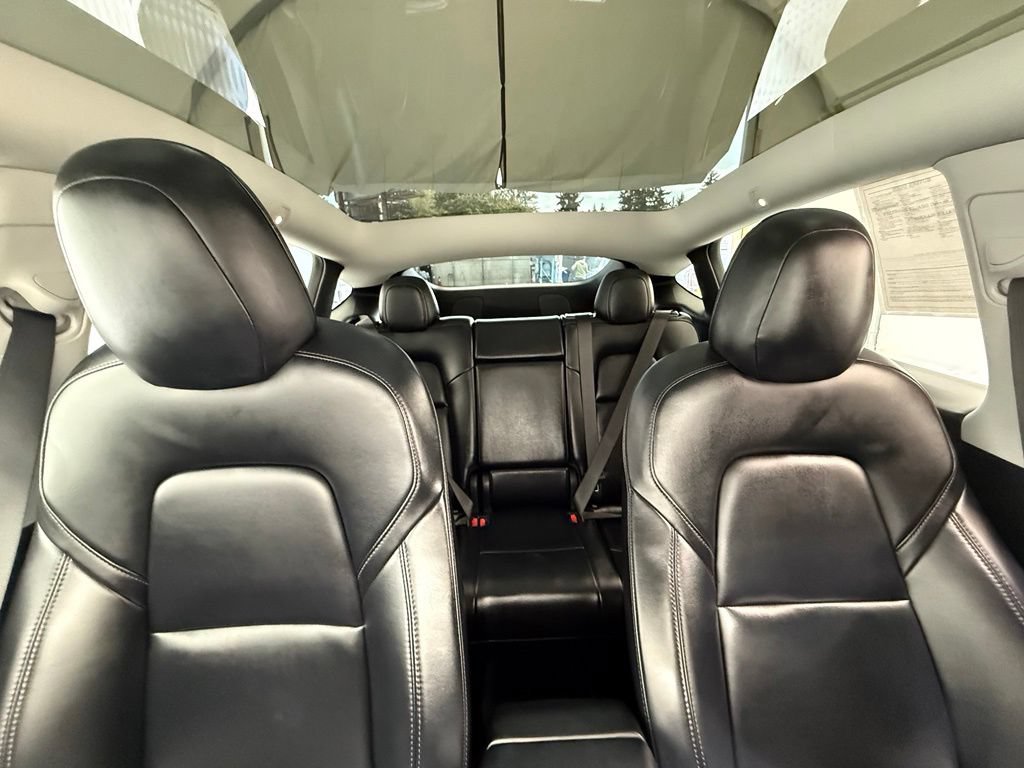 Used 2021 Tesla Model Y Long Range AWD/4WD image 31