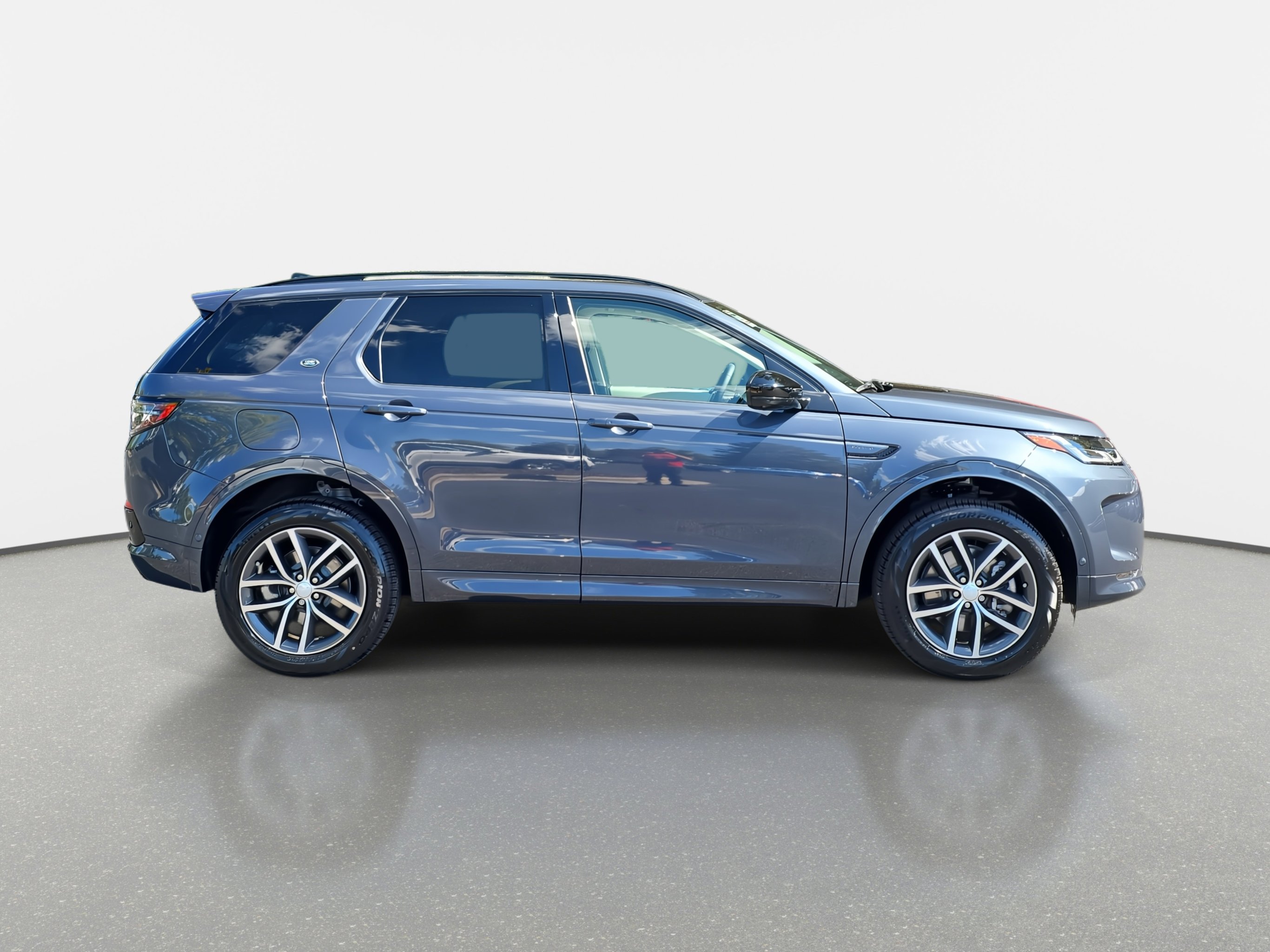 New 2025 Land Rover Discovery Sport S image 4