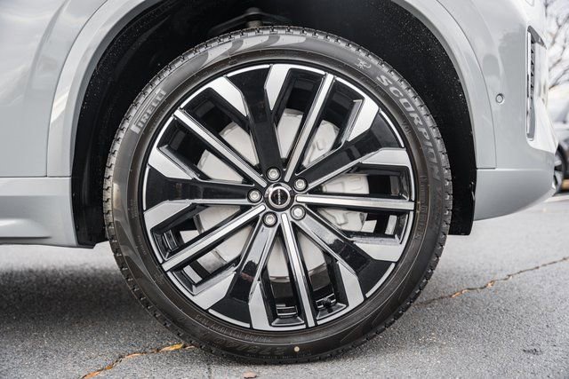 New 2026 Volvo XC90 B6 Plus w/ Protection Package Premier image 19