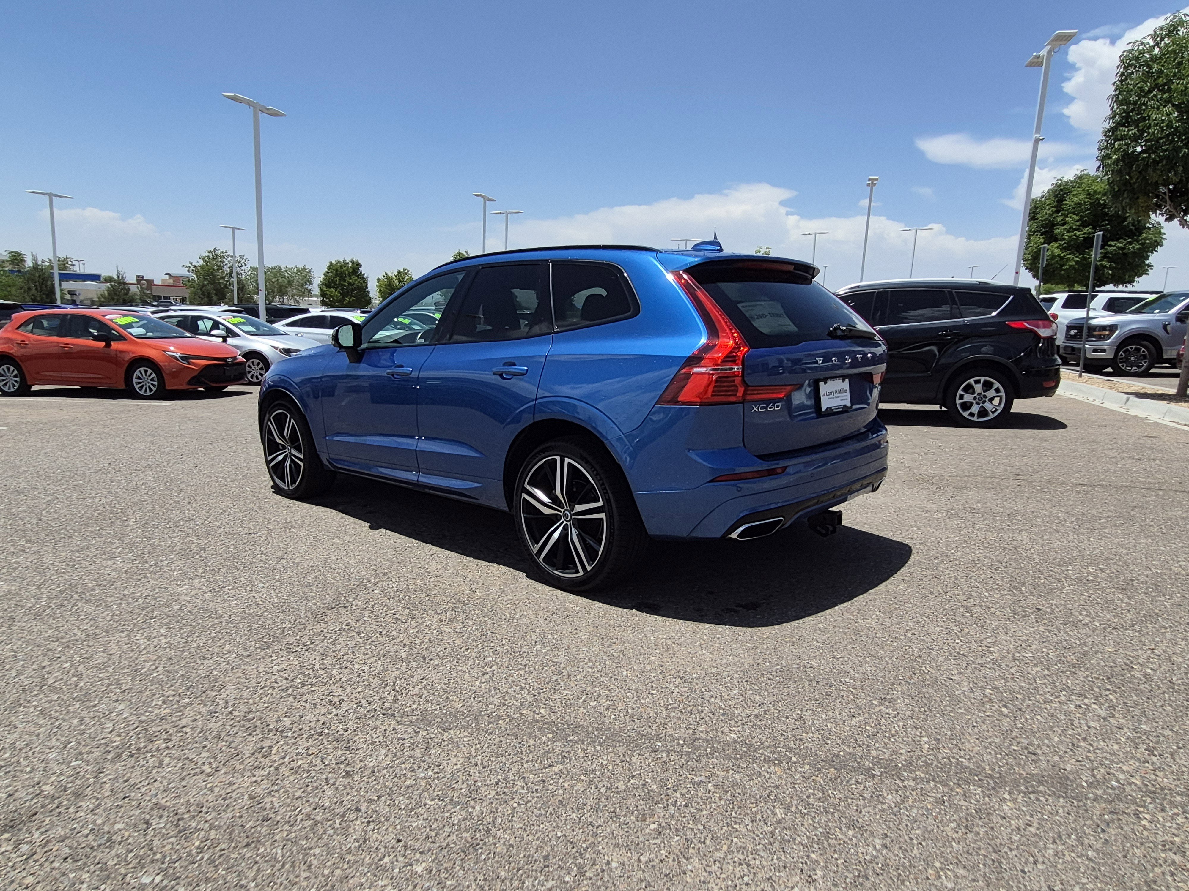 Used 2021 Volvo XC60 T5 R-Design AWD/4WD image 3