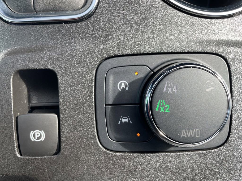 Used 2023 Chevrolet Traverse LT w/ Rear Camera Mirror Package image 25