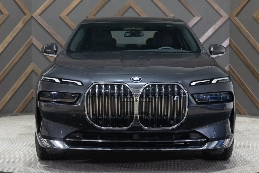 Used 2025 BMW i7 xDrive60 AWD/4WD image 21