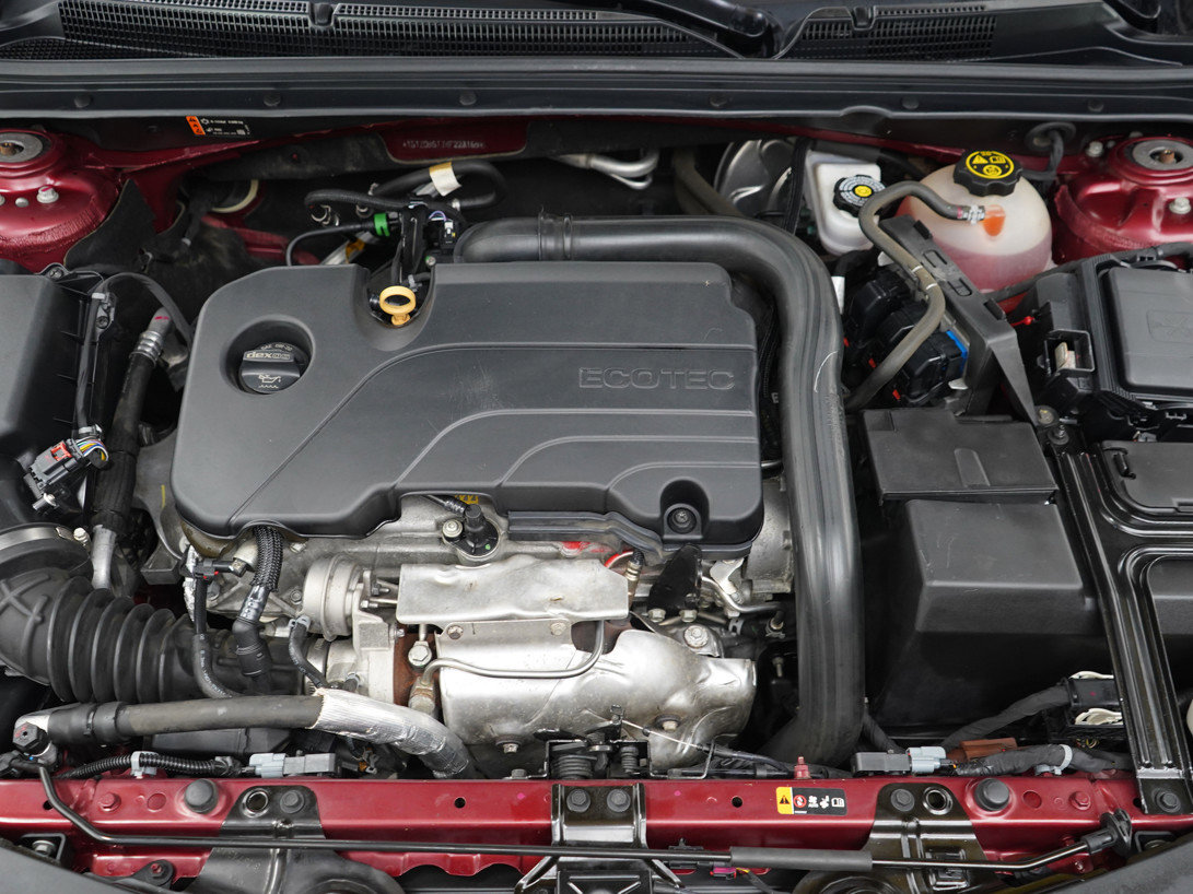 Used 2019 Chevrolet Malibu LT w/ Leather Package FWD image 29