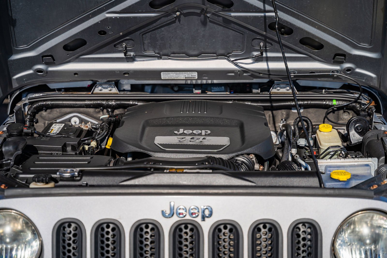 Used 2013 Jeep Wrangler Unlimited Sport w/ Connectivity Group image 20