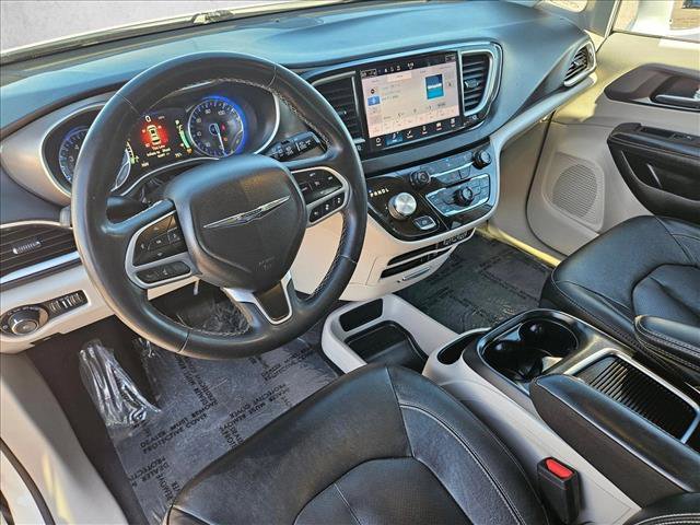 Used 2022 Chrysler Pacifica Touring-L image 11