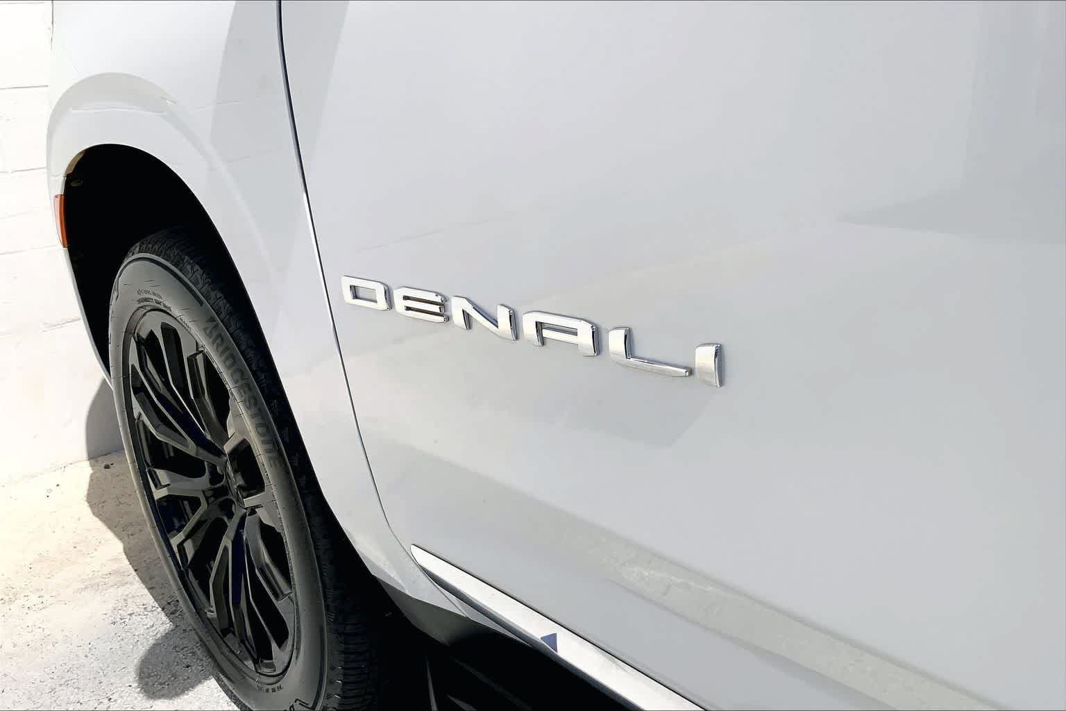 Used 2024 GMC Yukon Denali AWD/4WD image 7