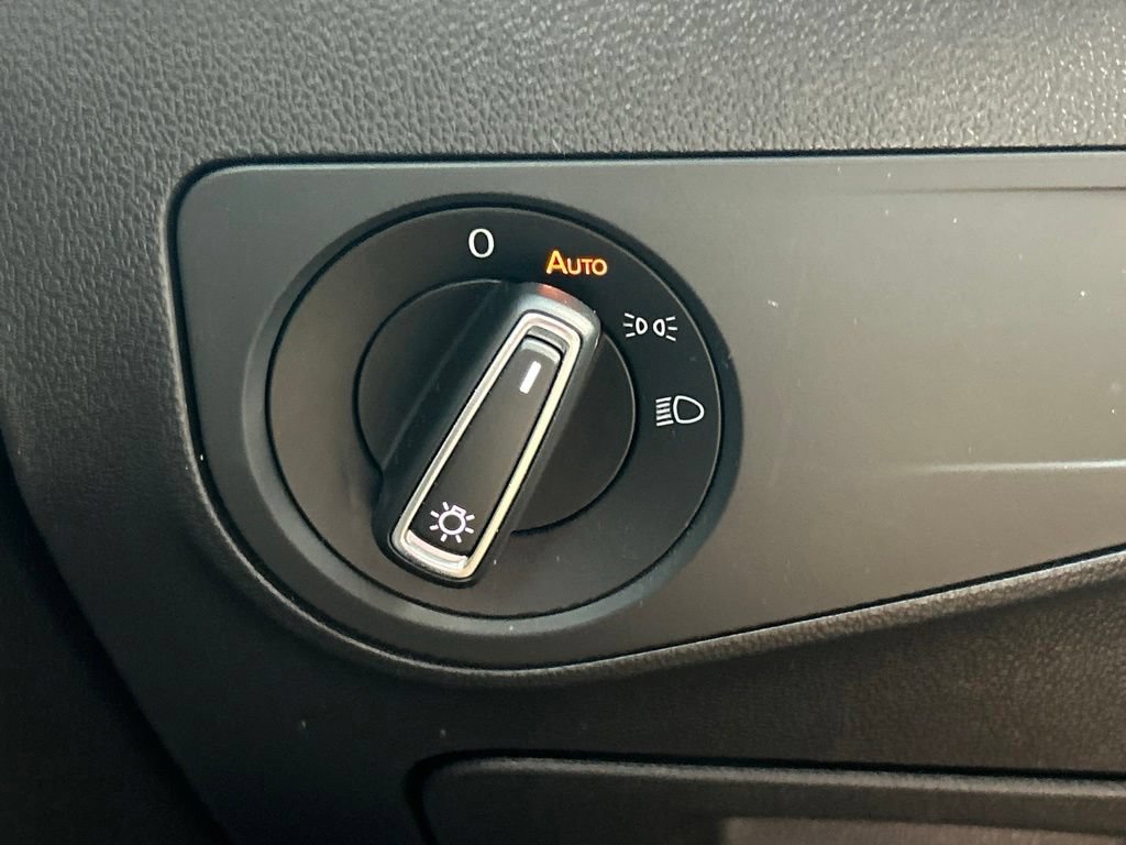 Certified 2023 Volkswagen Tiguan SE R-Line FWD image 31