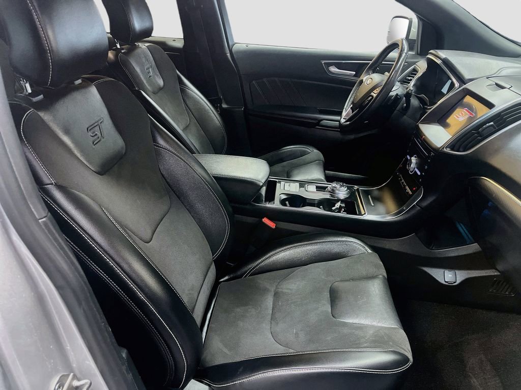 Used 2019 Ford Edge ST w/ Cold Weather Package AWD/4WD image 29