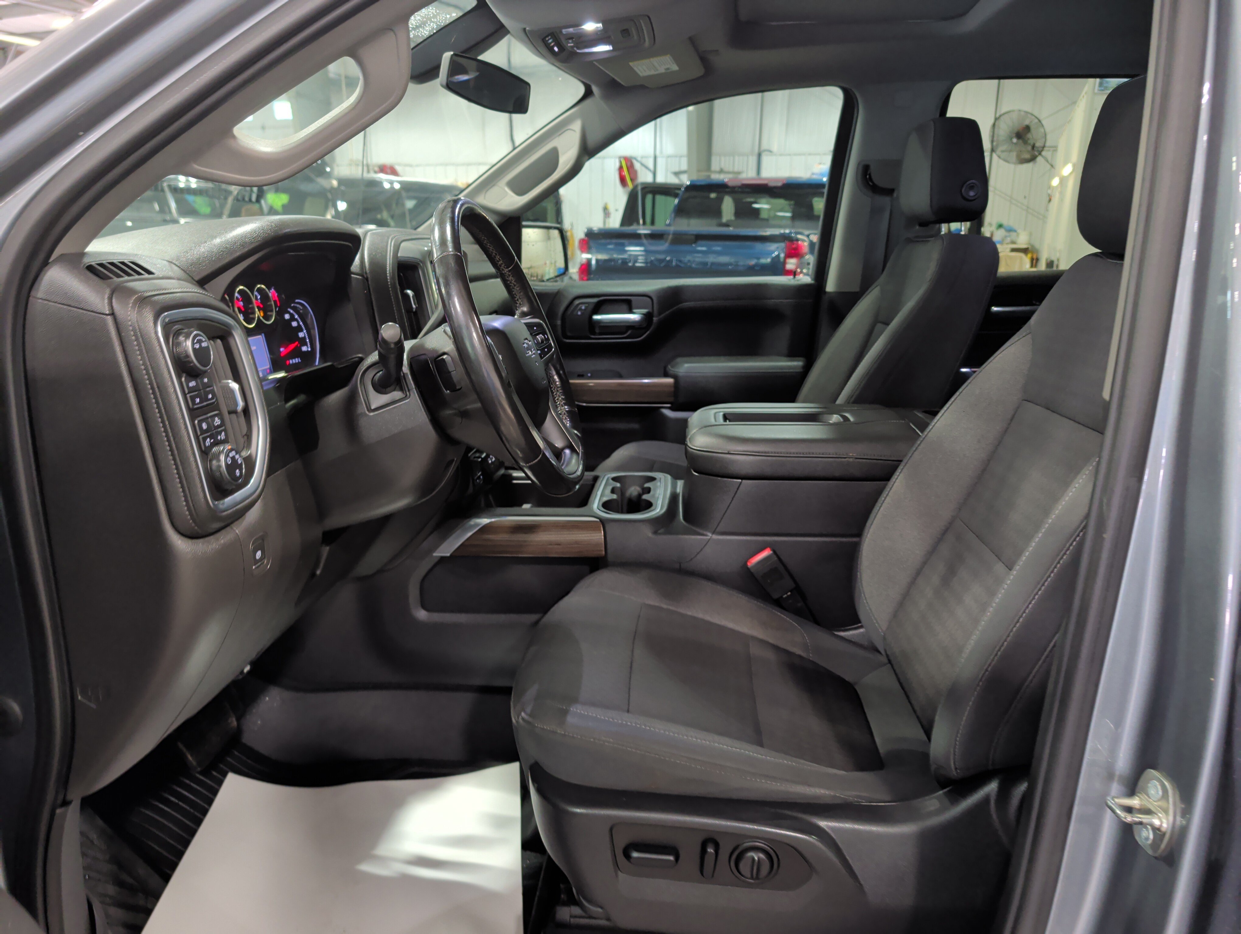 Used 2020 Chevrolet Silverado 1500 LT Trail Boss AWD/4WD image 7