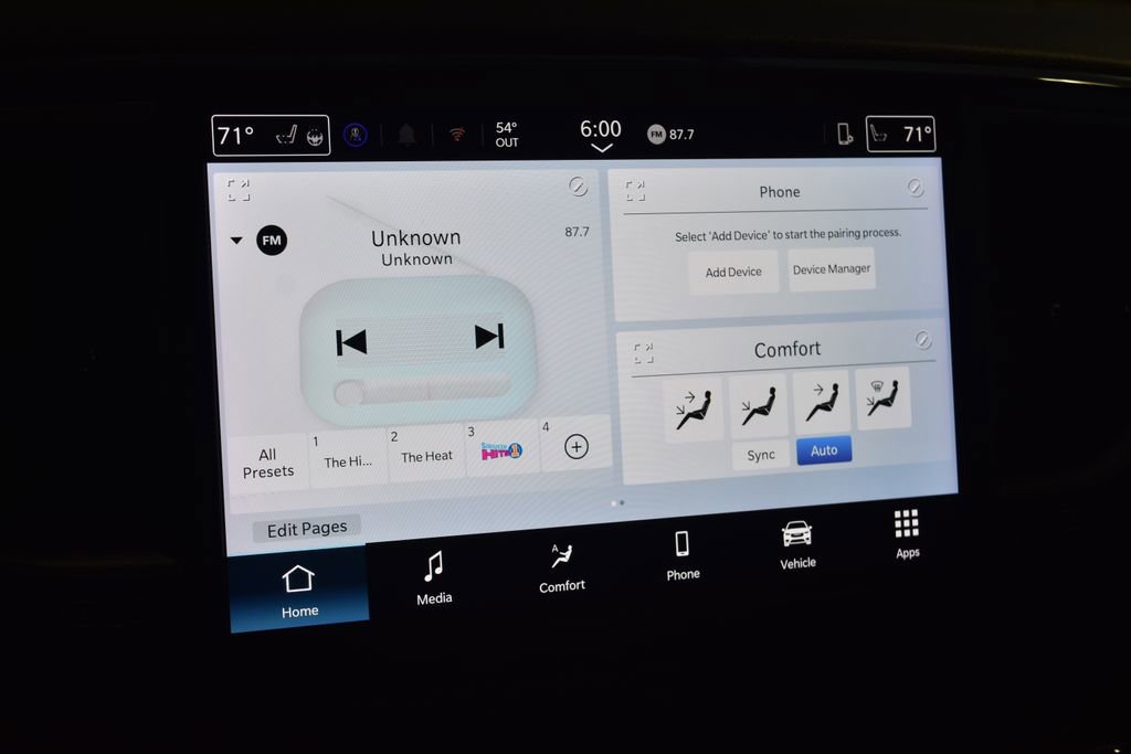 Used 2025 Chrysler Pacifica Select image 11