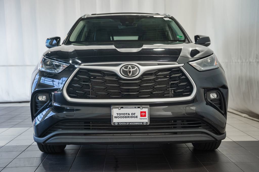 Used 2023 Toyota Highlander XLE image 2