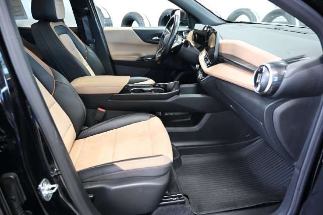 Used 2025 Chevrolet Equinox ACTIV w/ Safety and Technology Package AWD/4WD image 11