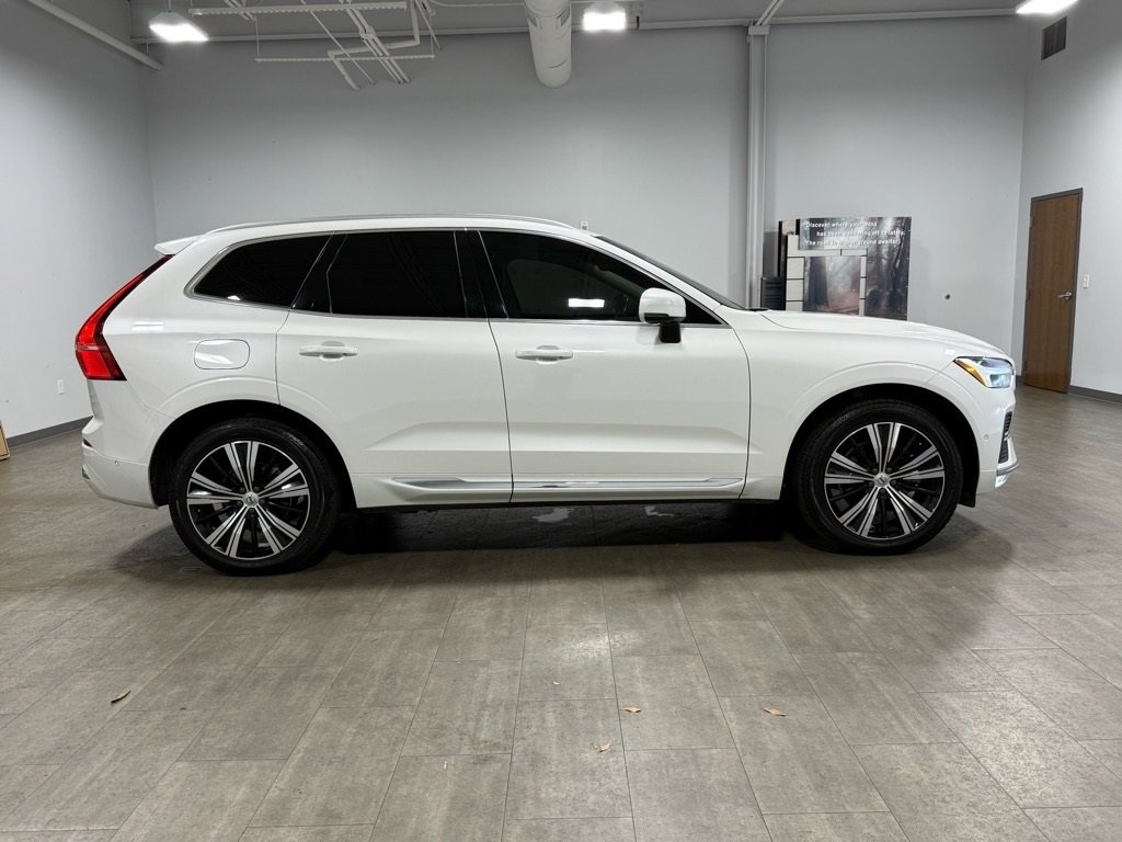 Used 2023 Volvo XC60 B5 Ultimate w/ Protection Package Premier image 3