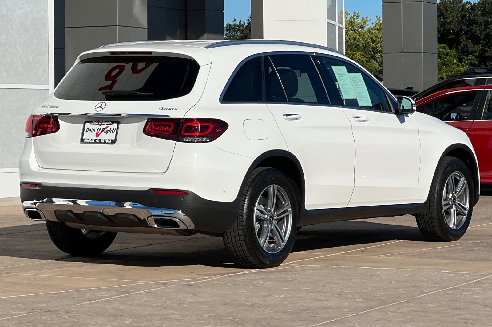 Used 2021 Mercedes-Benz GLC 300 4MATIC w/ Premium Package image 4