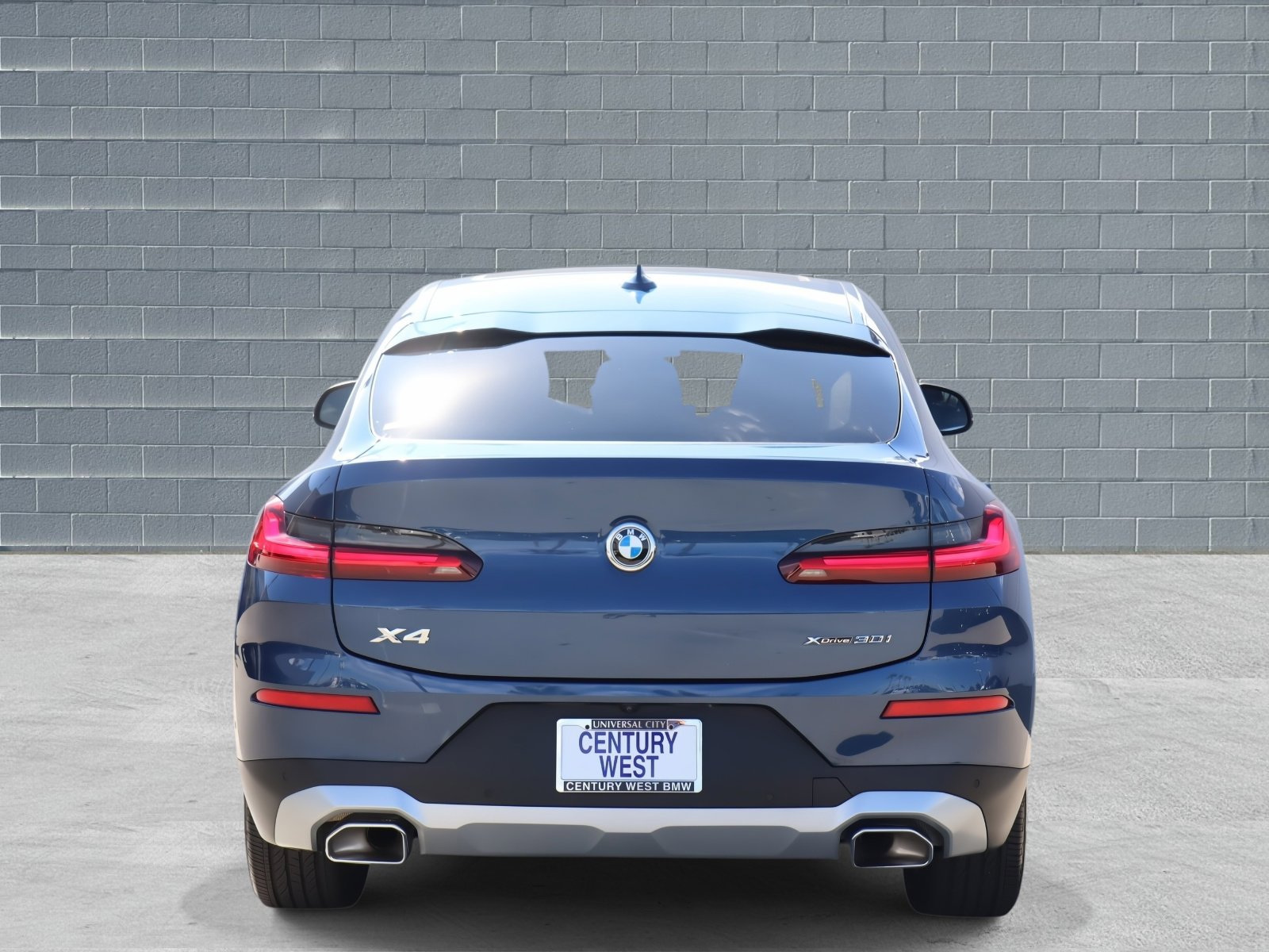 Used 2024 BMW X4 xDrive30i image 4