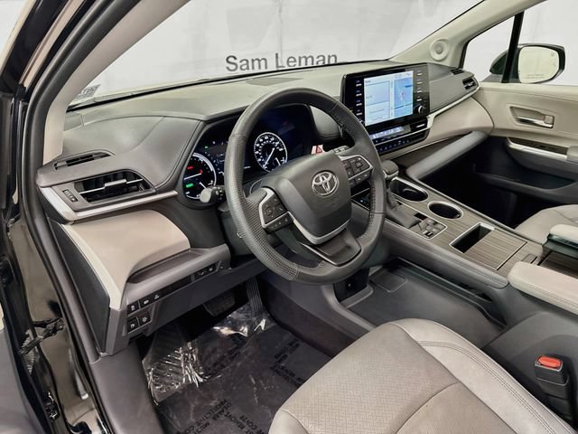 Used 2024 Toyota Sienna Limited AWD/4WD image 9