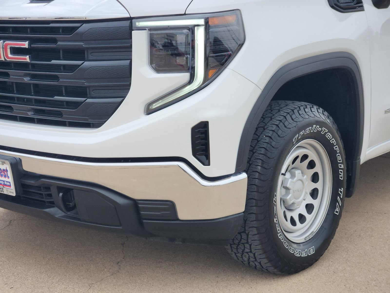 Used 2024 GMC Sierra 1500 Pro w/ Pro Value Package image 9