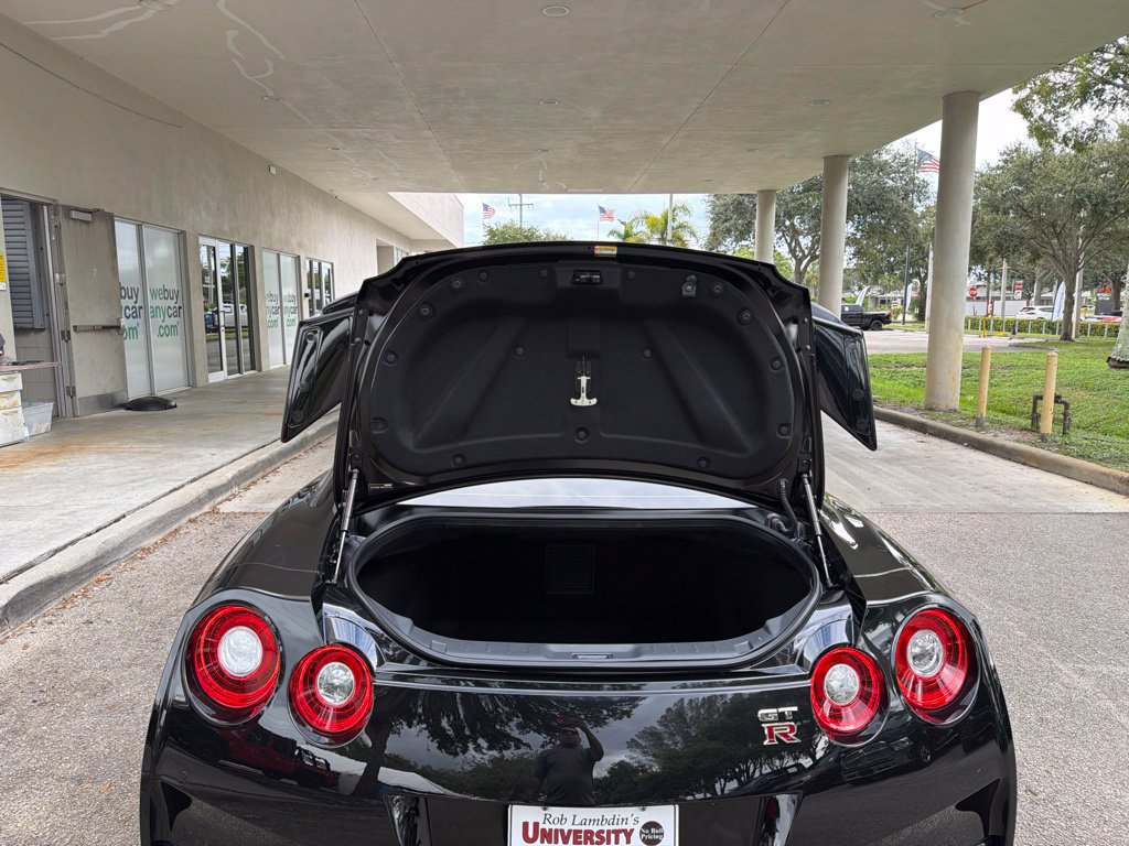 Used 2021 Nissan GT-R Premium AWD/4WD image 34