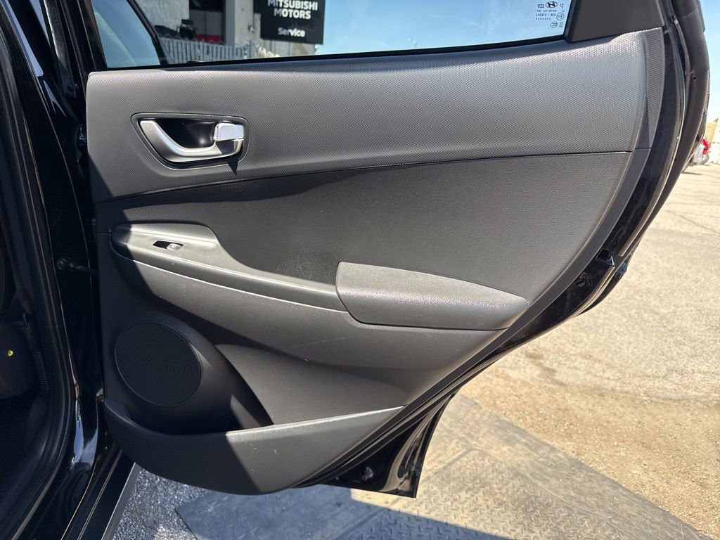 Used 2023 Hyundai Kona SE image 29