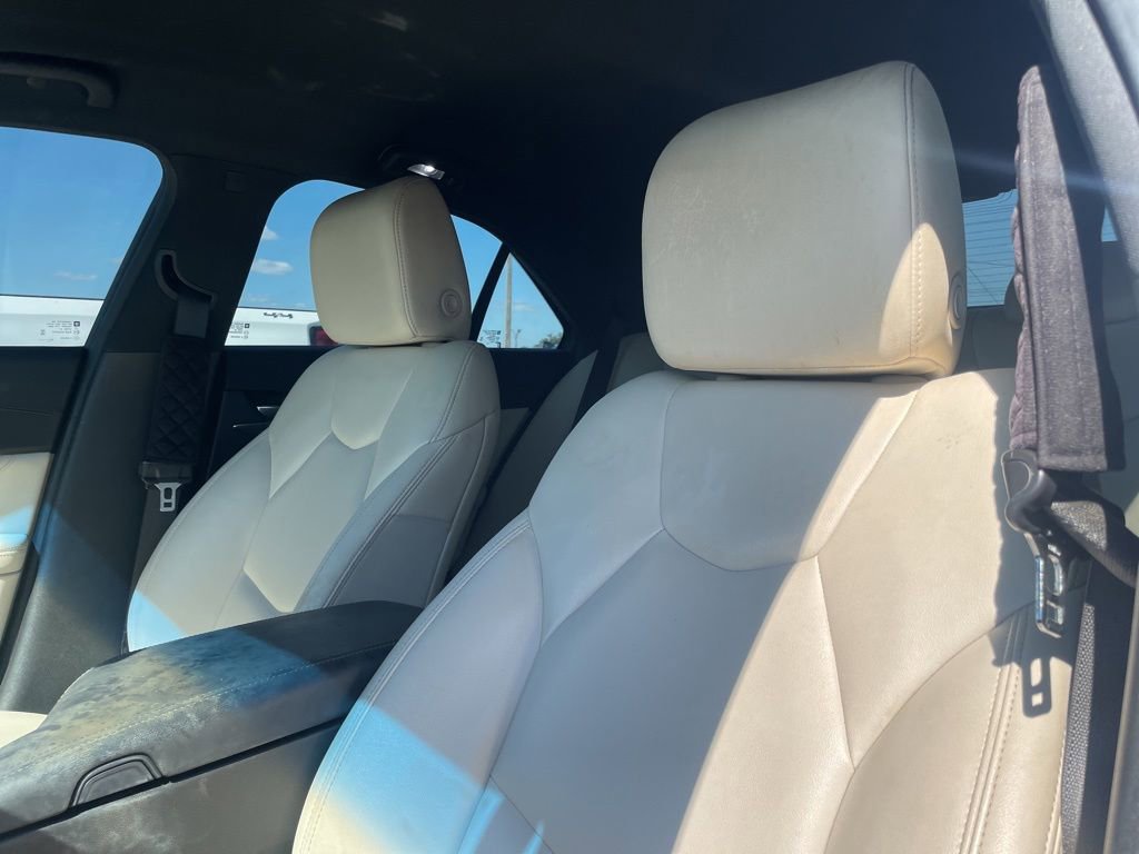 Used 2021 Cadillac CT4 Luxury w/ Cold Weather Package RWD image 18