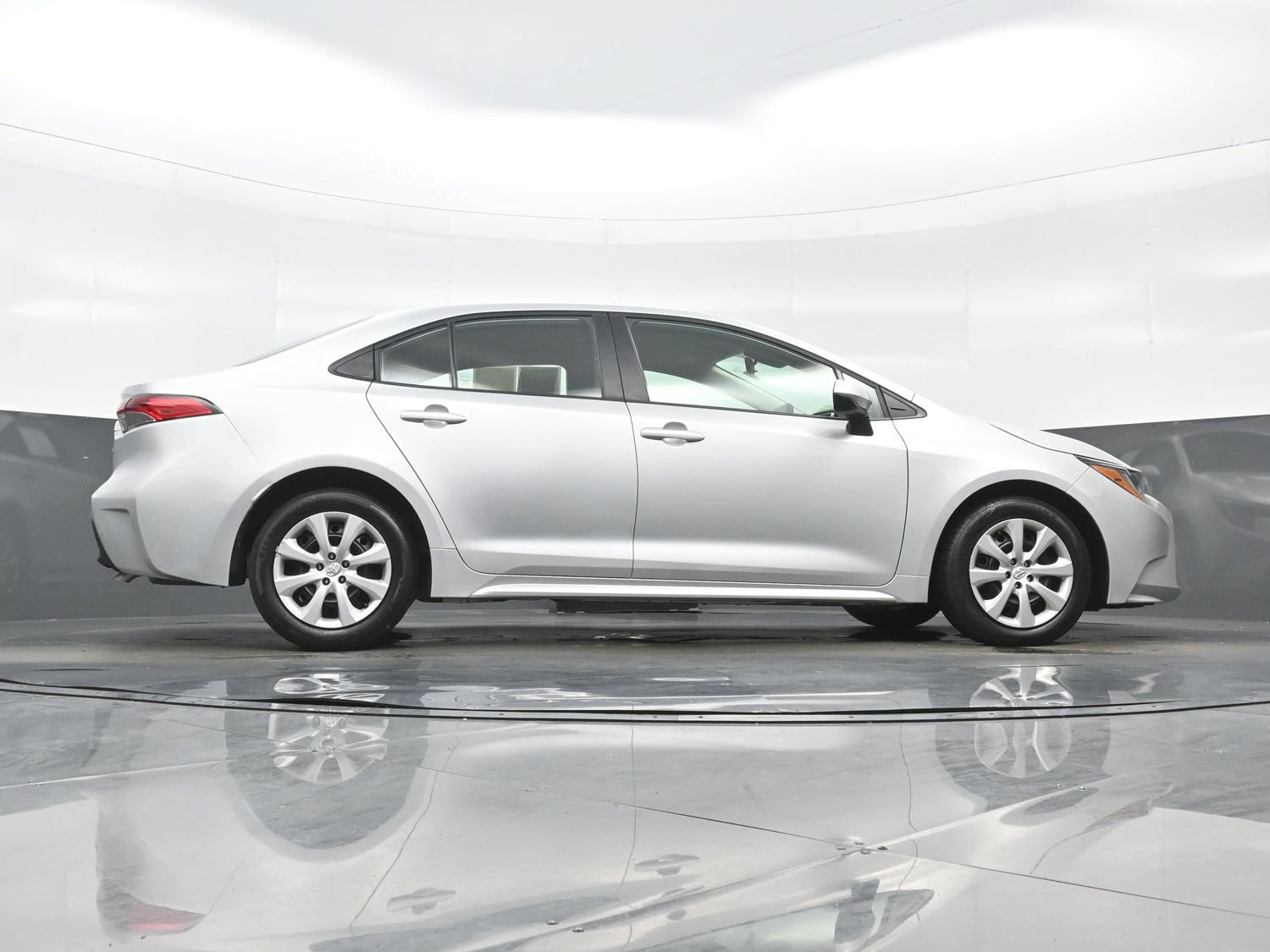 Used 2025 Toyota Corolla LE FWD image 31
