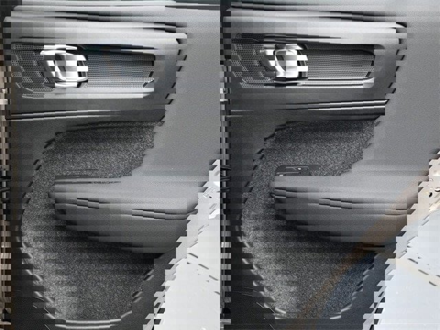 Certified 2024 Volvo XC40 B5 Plus w/ Protection Package Premier image 27