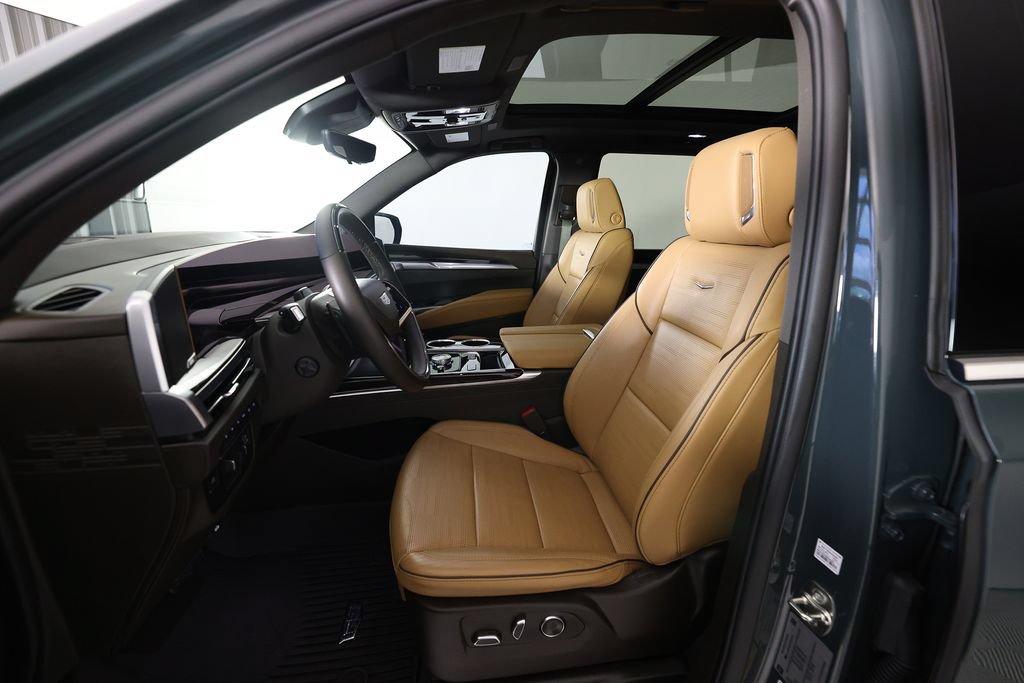 Used 2026 Cadillac Escalade Luxury w/ Touring Package AWD/4WD image 16