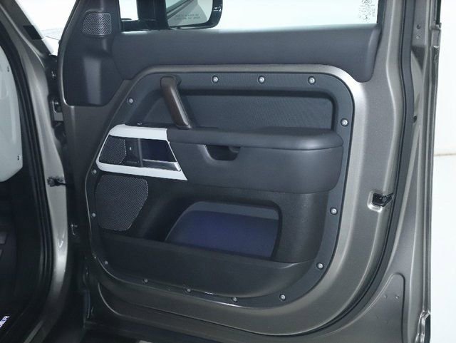 Used 2022 Land Rover Defender 110 X-Dynamic HSE AWD/4WD image 34